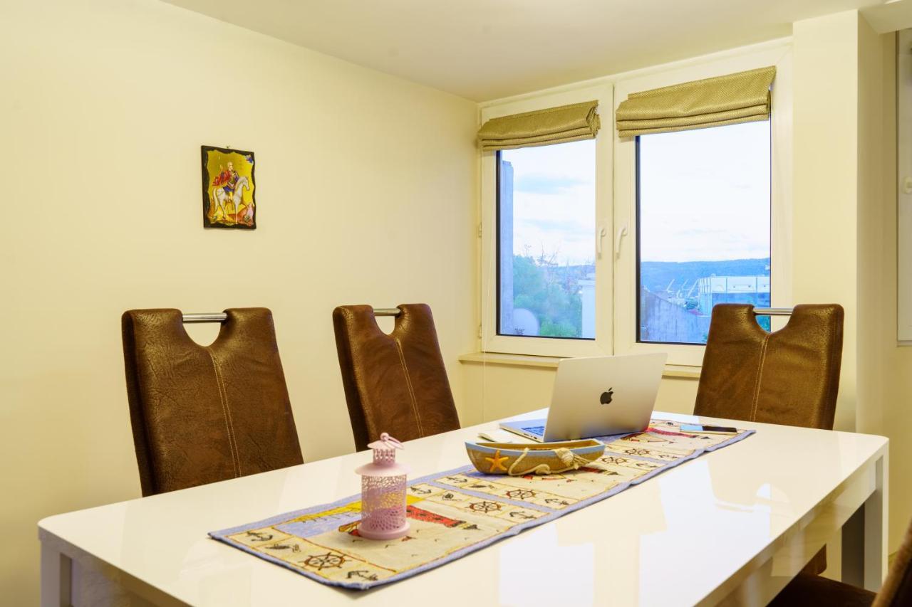 Centrally Located Apartment In Варна Экстерьер фото